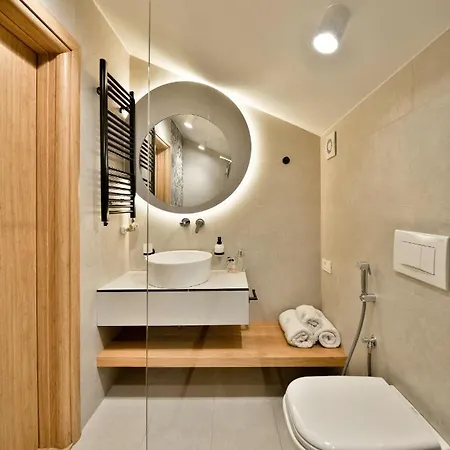 Daire Groodvy House *