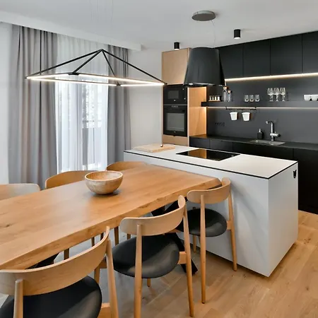 Daire Groodvy House *