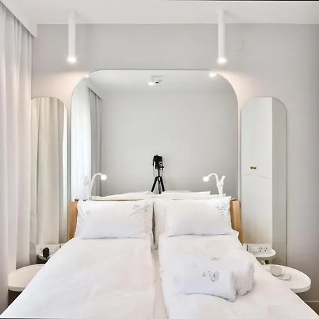 Daire Groodvy House *